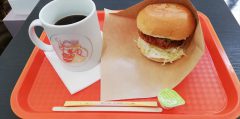 京都府亀岡市、旨さに満足の本格的なハンバーガー店あり〜その名は「京都ダイコクバーガー」・・さすが！評判の人気店
